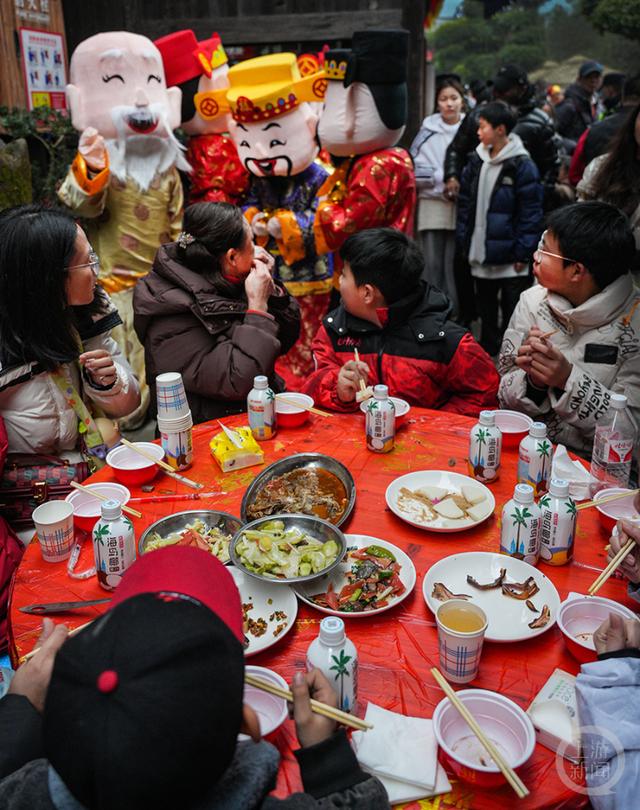 春节期间人们会做什么